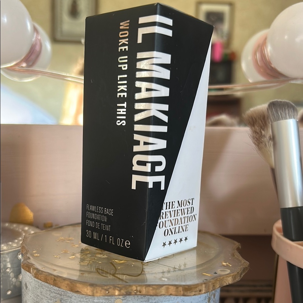 IL MAKIAGE Flawless Base Foundation - Black and White Woke Up Like This 120